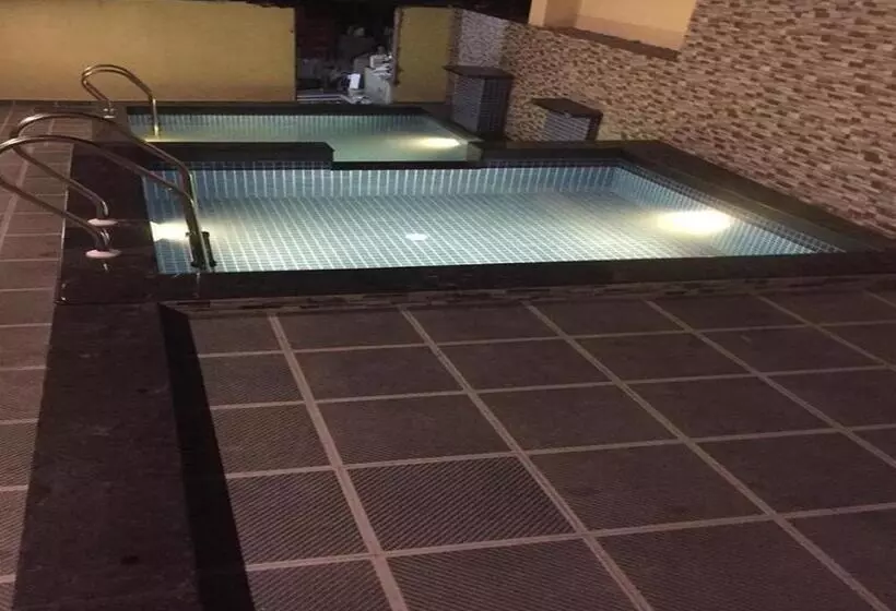 ホテル Nk S Silver Mine Resto Bar & Lodge Chikhalse