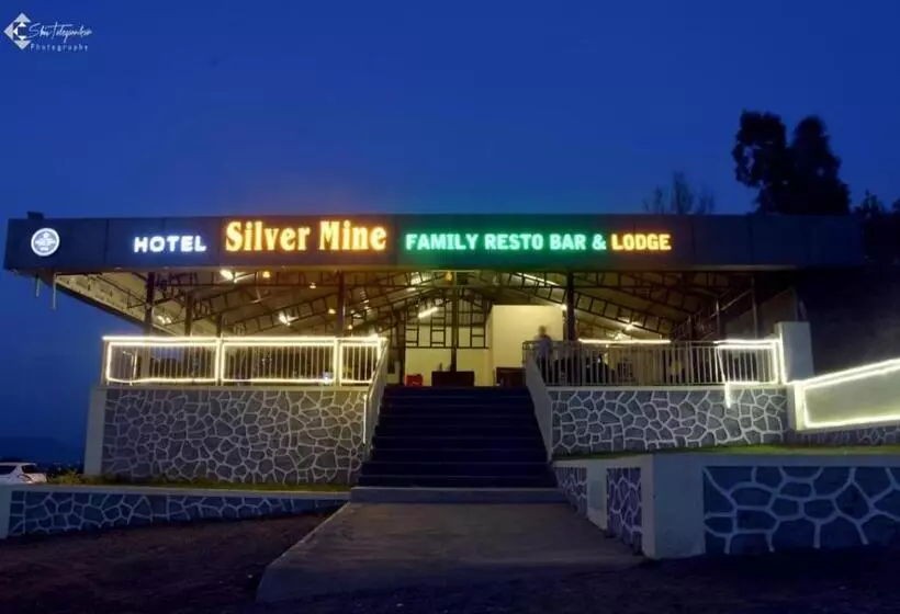 ホテル Nk S Silver Mine Resto Bar & Lodge Chikhalse