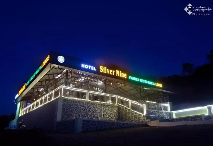 ホテル Nk S Silver Mine Resto Bar & Lodge Chikhalse