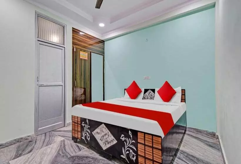 Hotelli Oyo Flagship 81340  Diamond Inns