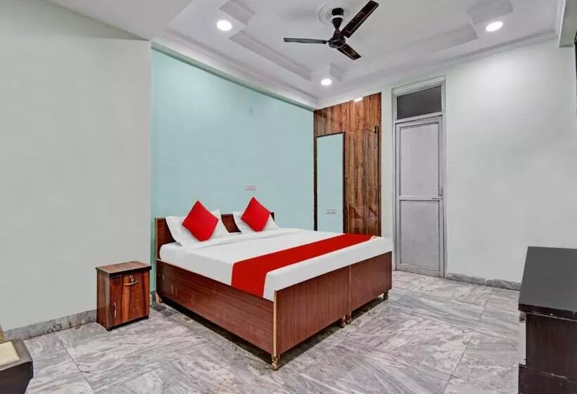 Hotelli Oyo Flagship 81340  Diamond Inns