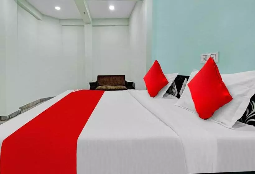 Hotelli Oyo Flagship 81340  Diamond Inns