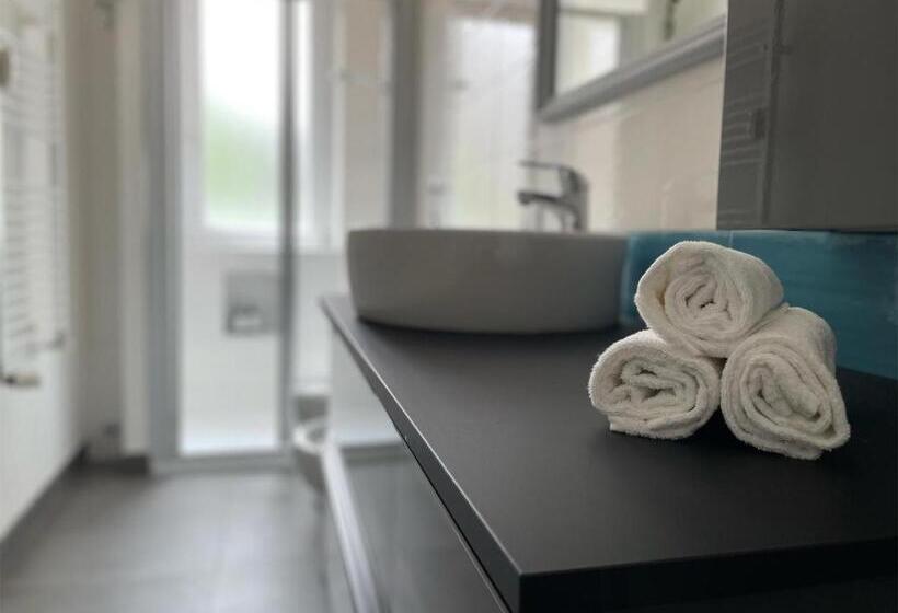 膳宿费 Silvia & Simone S House