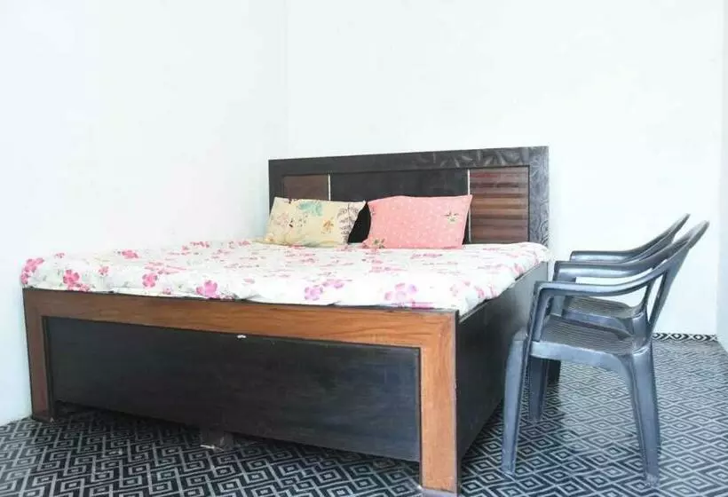Hotelli Spot On 81155 Tarun Guest House
