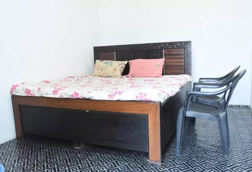 Hotelli Spot On 81155 Tarun Guest House