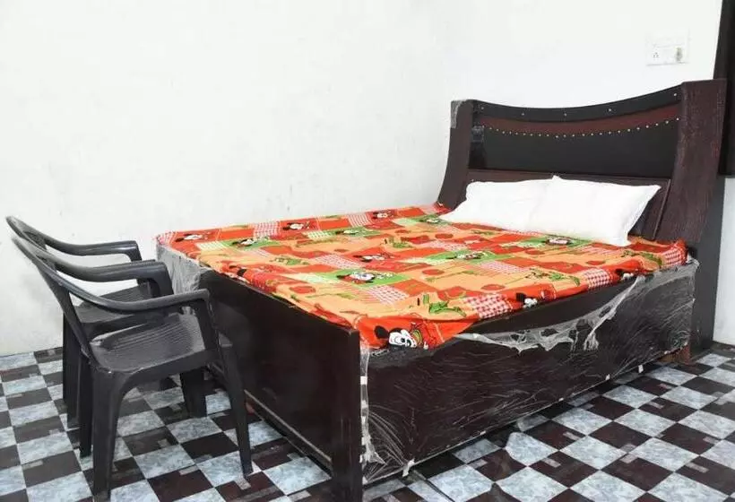 Hotelli Spot On 81155 Tarun Guest House