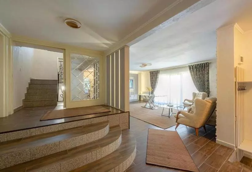 ペンション Casa De La Munte