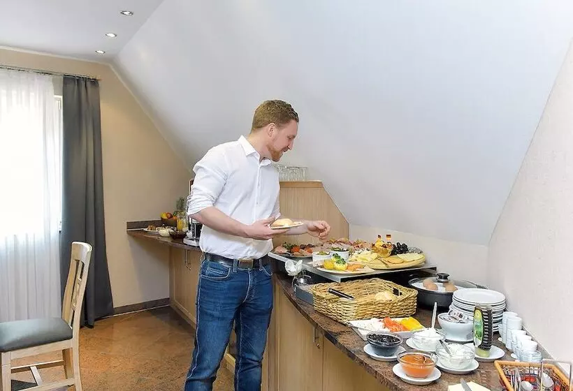 Hotelli Chalet Raabe