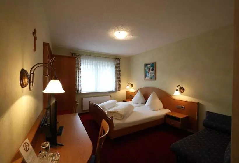 Hotelli Gasthof Hirschen