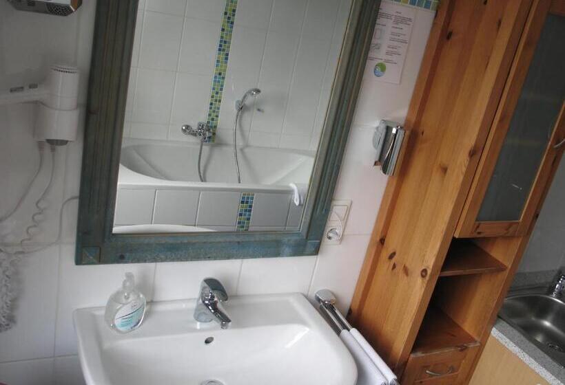 Отель Gasthof Pension Leupold