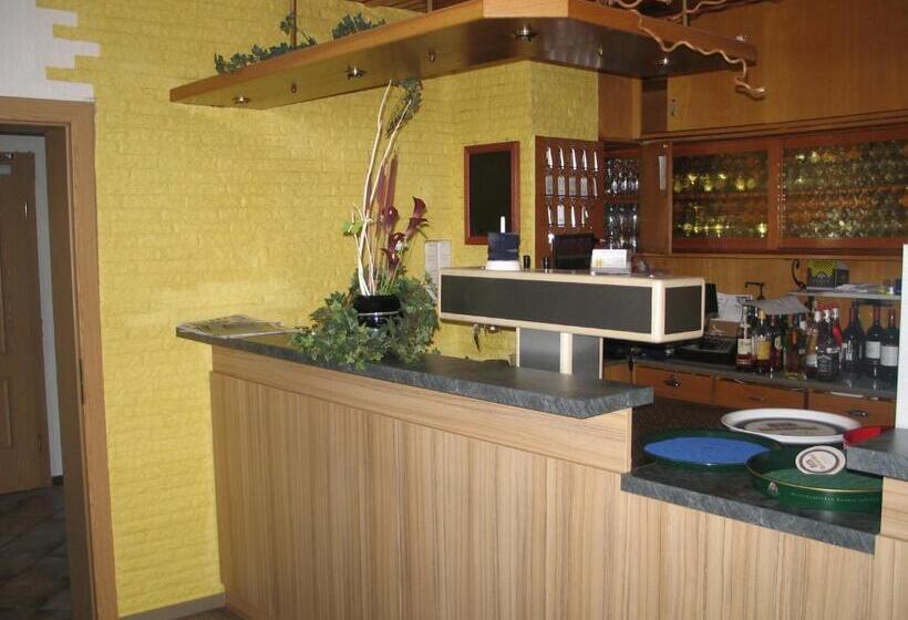 Отель Gasthof Pension Leupold