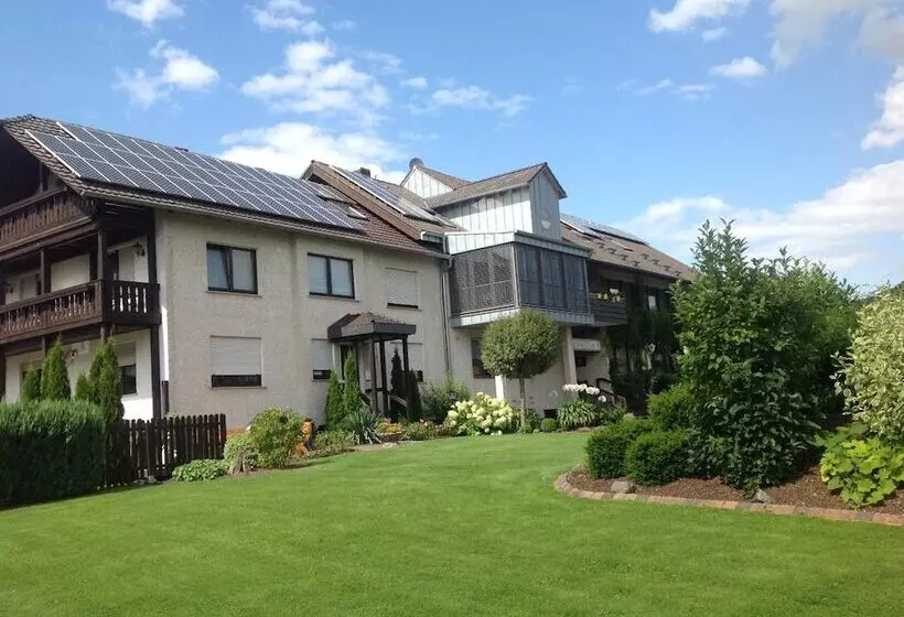 Hotelli Landgasthof Zum Wiesengrund