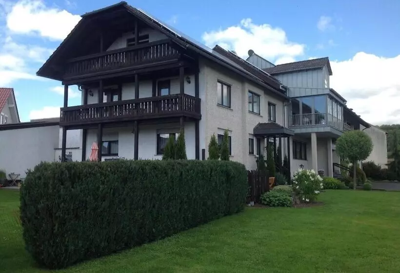 Hotelli Landgasthof Zum Wiesengrund