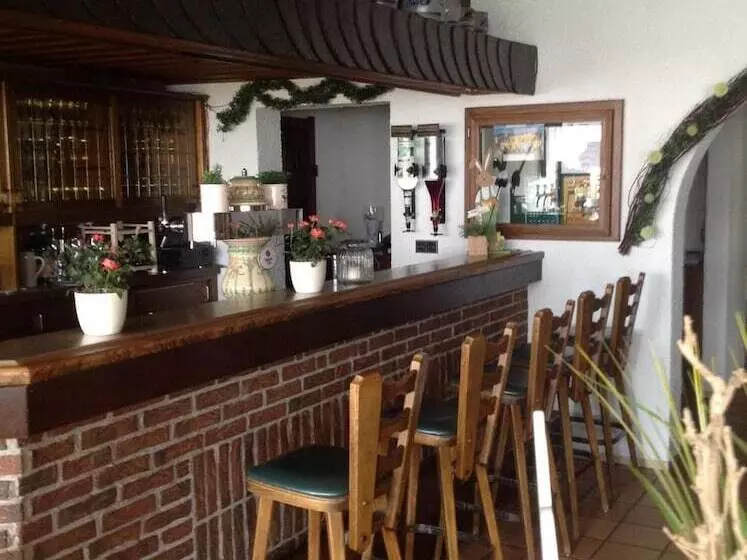 Hotelli Landgasthof Zum Wiesengrund