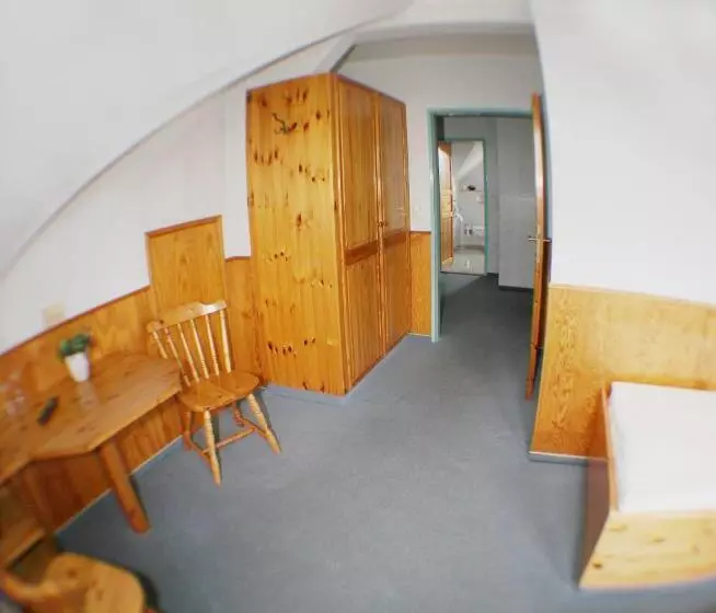 Hotelli Landgasthof Zur Krummen Linde