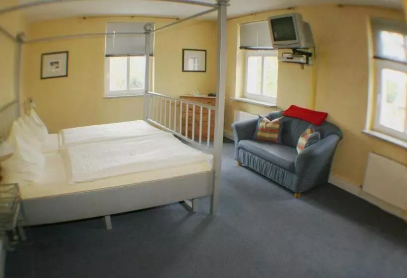 Hotelli Landgasthof Zur Krummen Linde