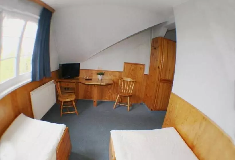 Hotelli Landgasthof Zur Krummen Linde