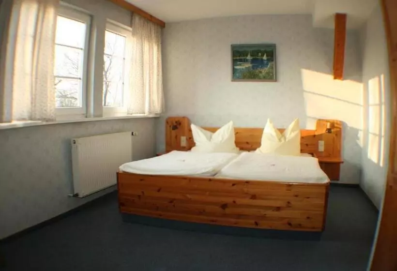 Hotelli Landgasthof Zur Krummen Linde