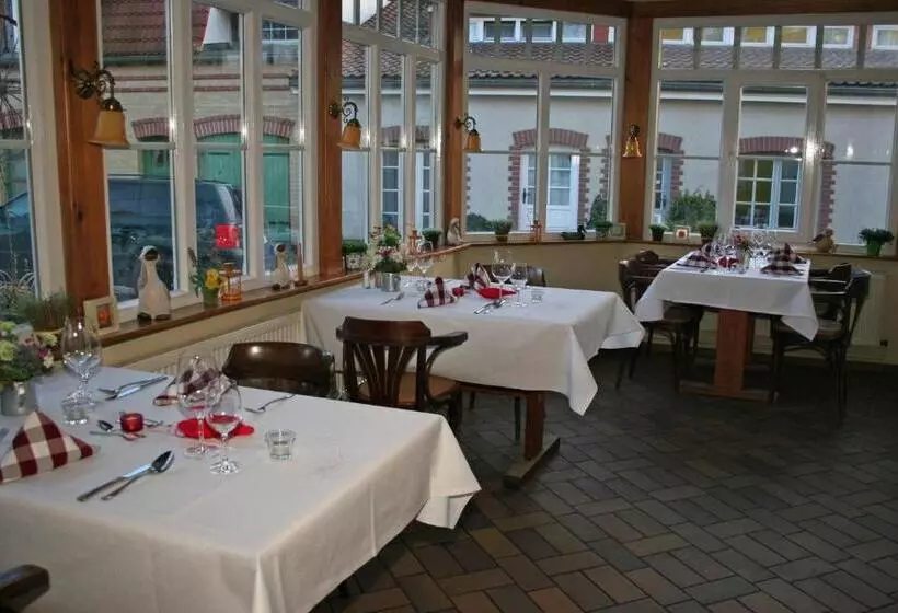 Hotelli Landgasthof Zur Krummen Linde