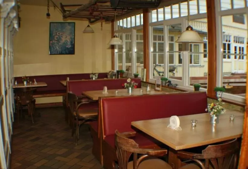 Hotelli Landgasthof Zur Krummen Linde