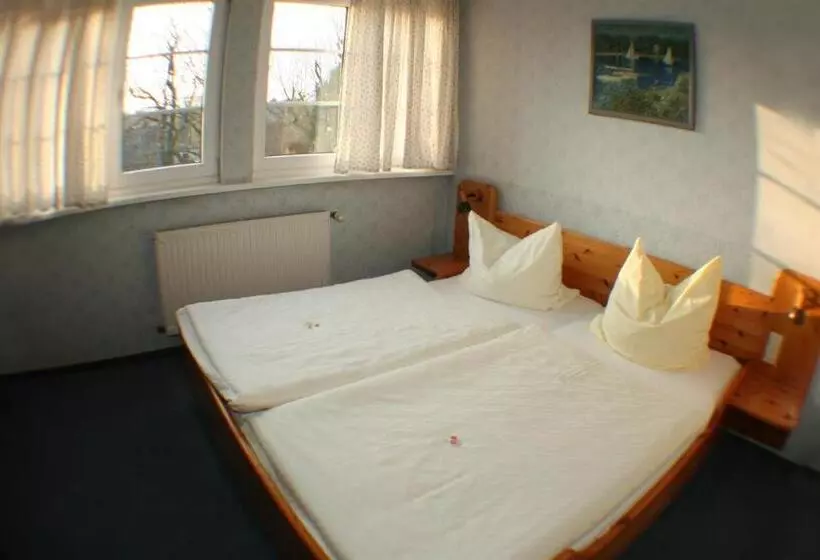 Hotelli Landgasthof Zur Krummen Linde