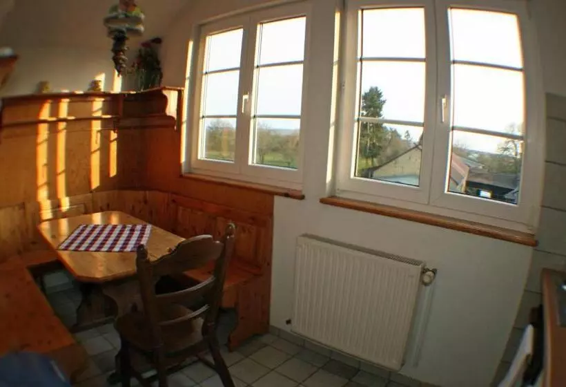 Hotelli Landgasthof Zur Krummen Linde