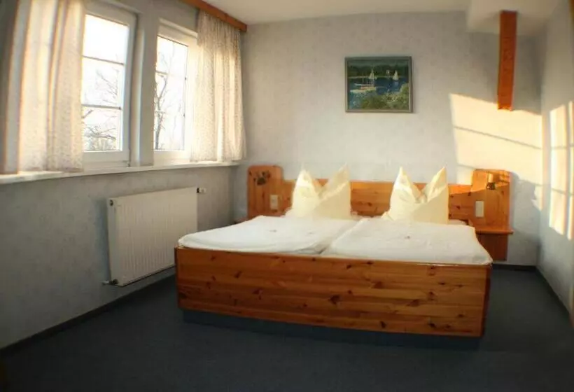 Hotelli Landgasthof Zur Krummen Linde