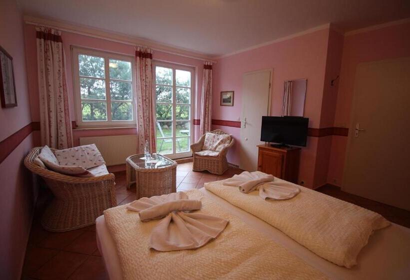 Отель Landhaus Alt Reddevitz