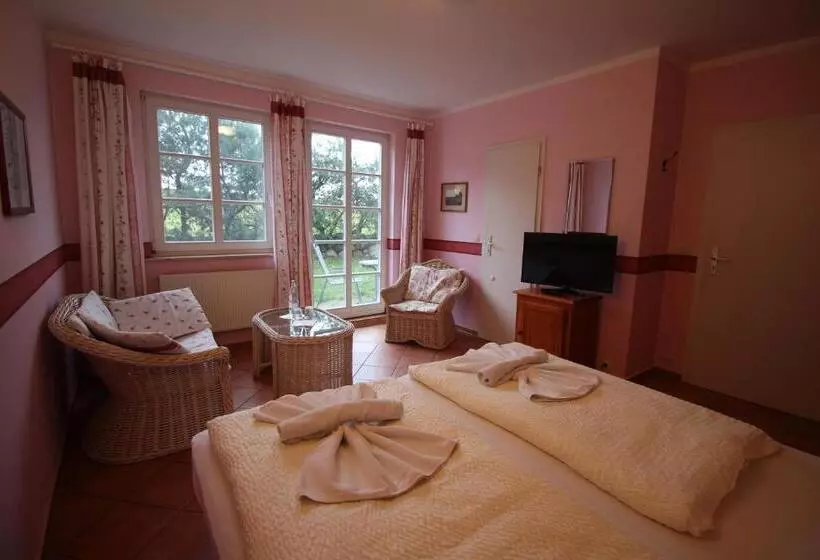 Hotelli Landhaus Alt Reddevitz