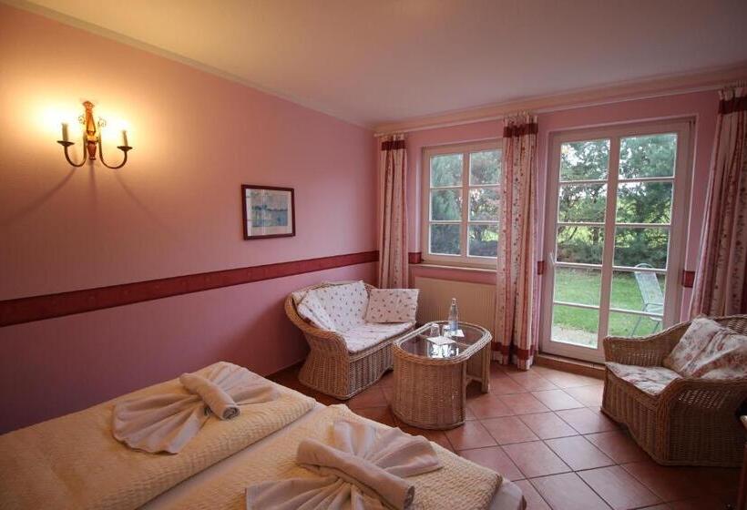 Отель Landhaus Alt Reddevitz