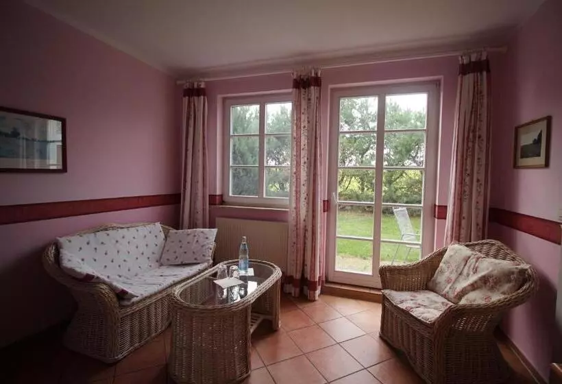 Hotelli Landhaus Alt Reddevitz