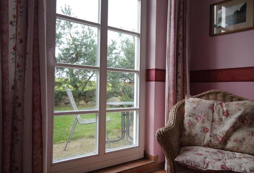 Отель Landhaus Alt Reddevitz