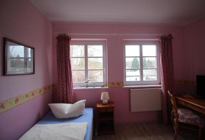 Отель Landhaus Alt Reddevitz