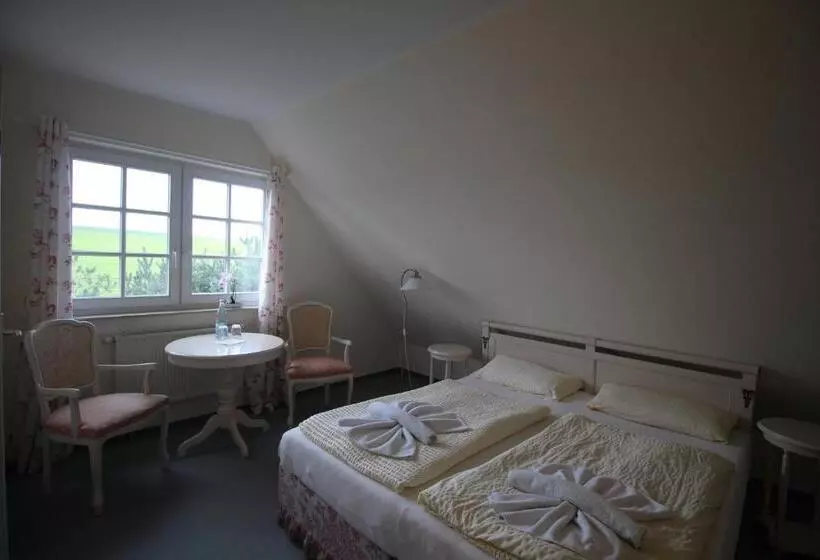 Hotelli Landhaus Alt Reddevitz