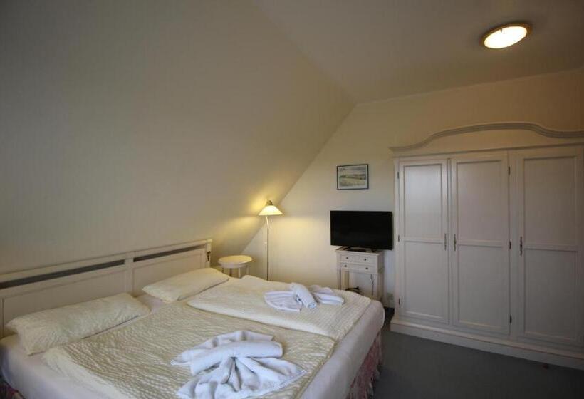 Отель Landhaus Alt Reddevitz