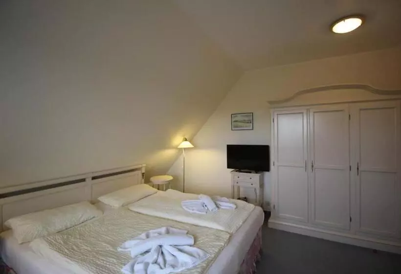 Hotelli Landhaus Alt Reddevitz