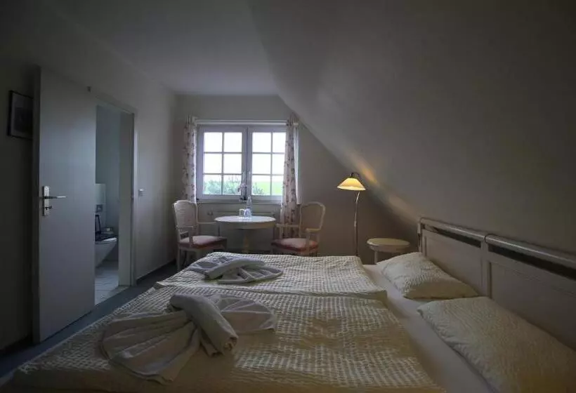 Hotelli Landhaus Alt Reddevitz