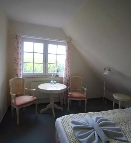 Hotelli Landhaus Alt Reddevitz