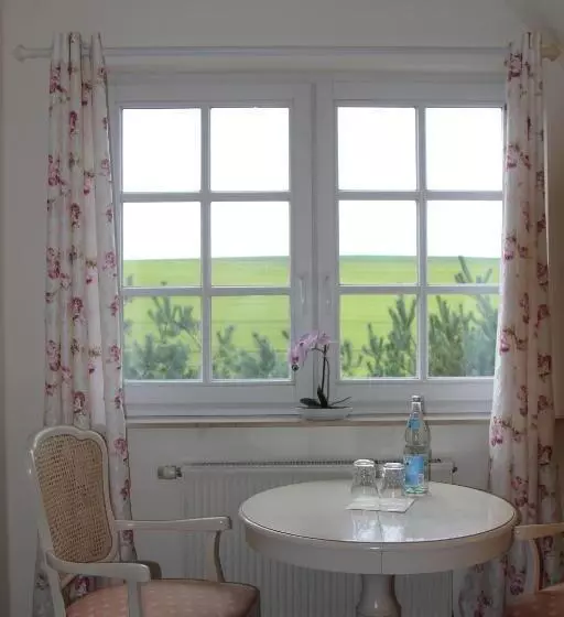 Hotelli Landhaus Alt Reddevitz