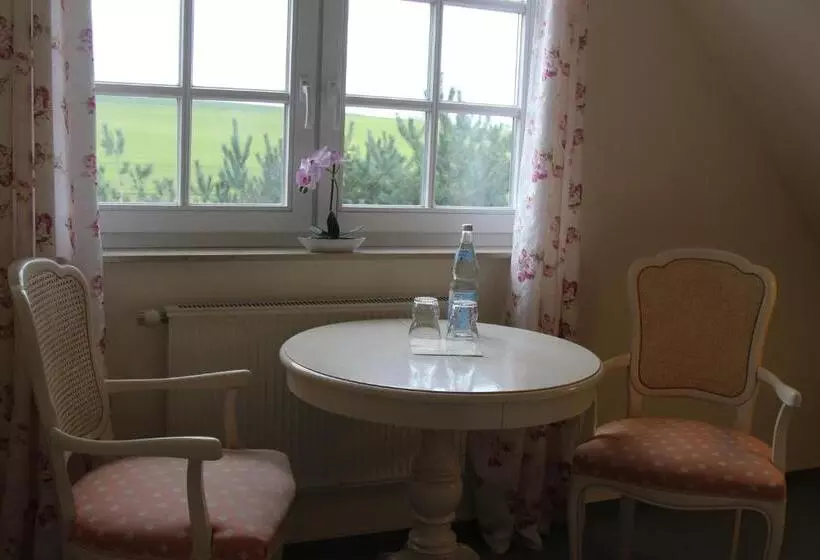 Hotelli Landhaus Alt Reddevitz