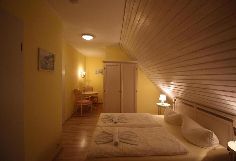 Отель Landhaus Alt Reddevitz