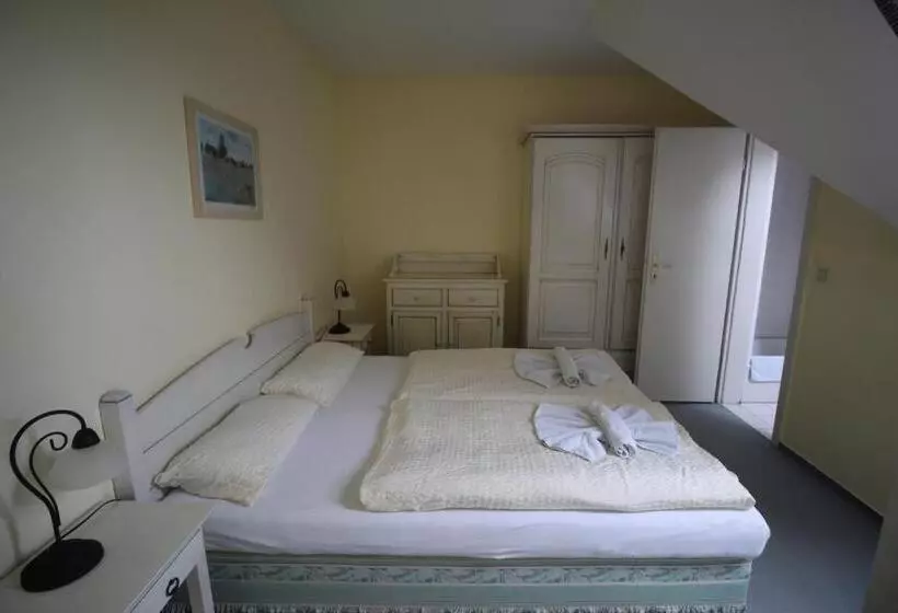 Hotelli Landhaus Alt Reddevitz