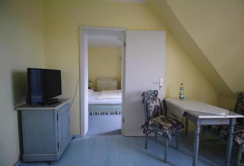 Hotelli Landhaus Alt Reddevitz