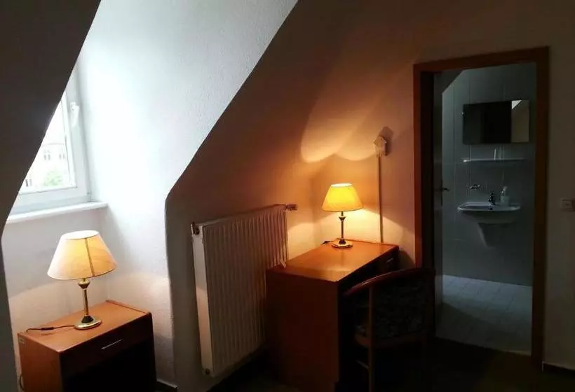 Hotelli Pension Zur Inselbrücke