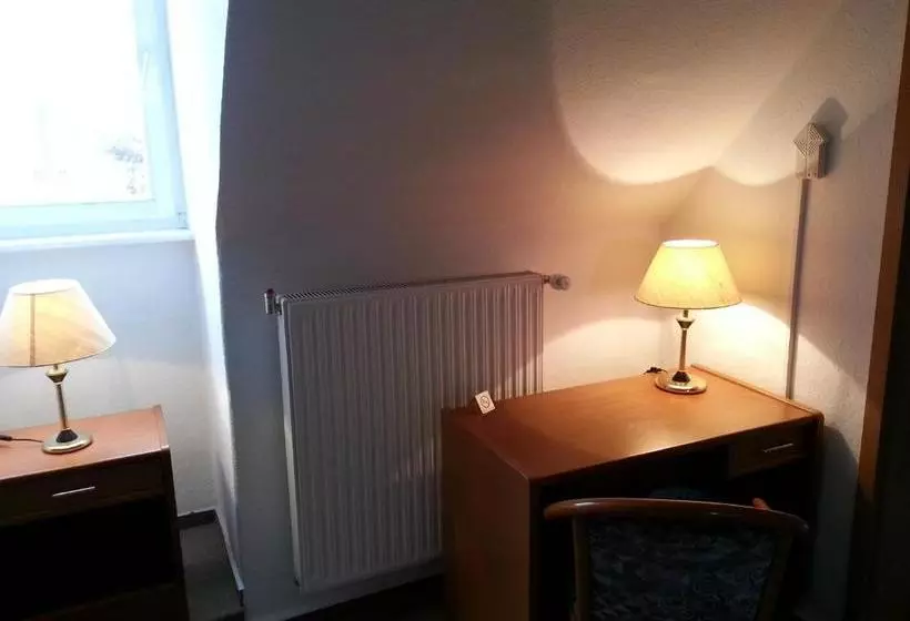 Hotelli Pension Zur Inselbrücke