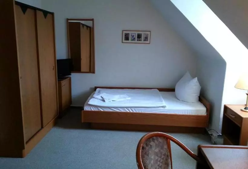 Hotelli Pension Zur Inselbrücke