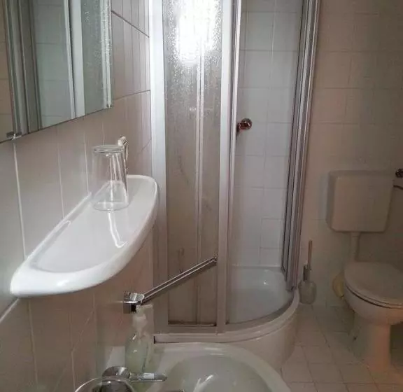 Hotelli Pension Zur Inselbrücke