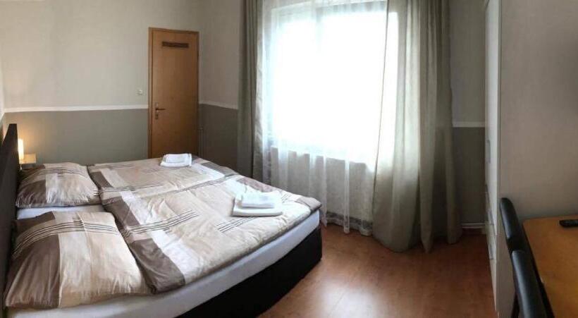 בית מלון כפרי Zum Grünen Jäger