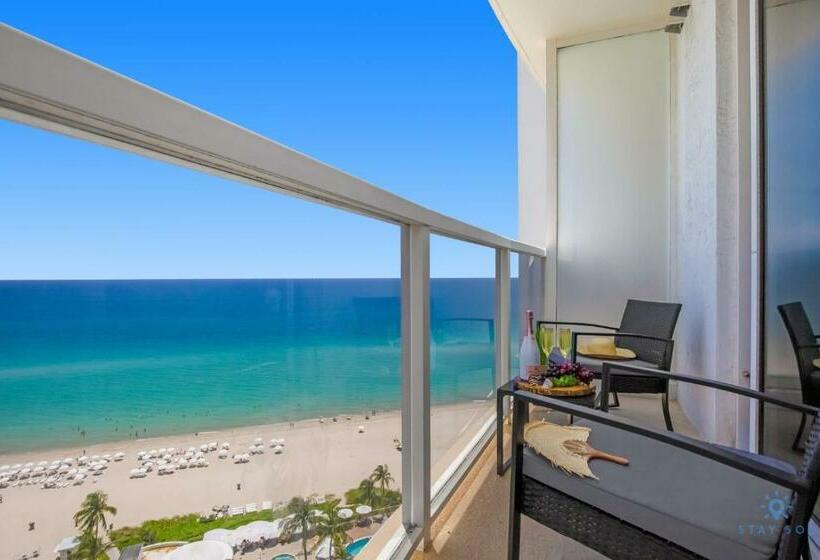 הוסטל Luxurious Resort Gym Balcony