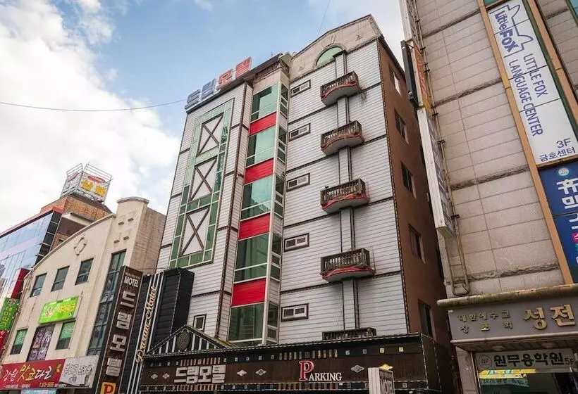 Dream Motel